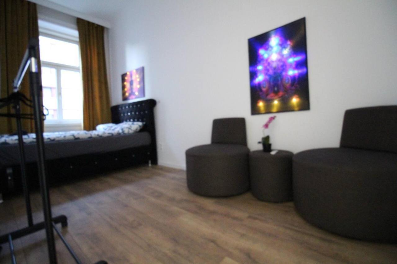 Modern Double Room Js B Vienna Exterior photo